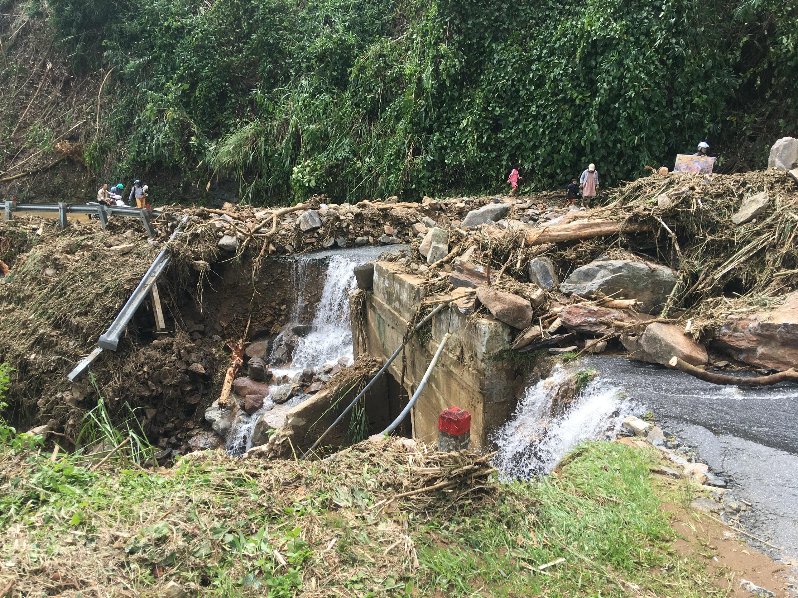 Quảng Ngãi: Phê duyệt chủ trương đầu tư Dự án Khắc phục thiệt hại do bão và mưa lũ tháng 10/2020 gây ra trên tuyến đường ĐT.622B (Quốc lộ 1-Tây Trà) và tuyến đường ĐT.628 (Quốc lộ 1-Sơn Kỳ)