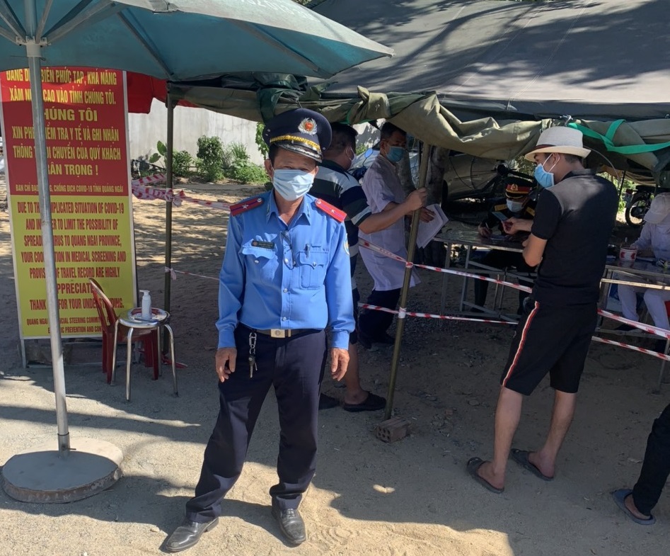 Lực lượng Thanh tra Sở GTVT Quảng Ngãi tham gia phòng chống dịch Covid-19 trên tuyến cao tốc Đà Nẵng - Quảng Ngãi