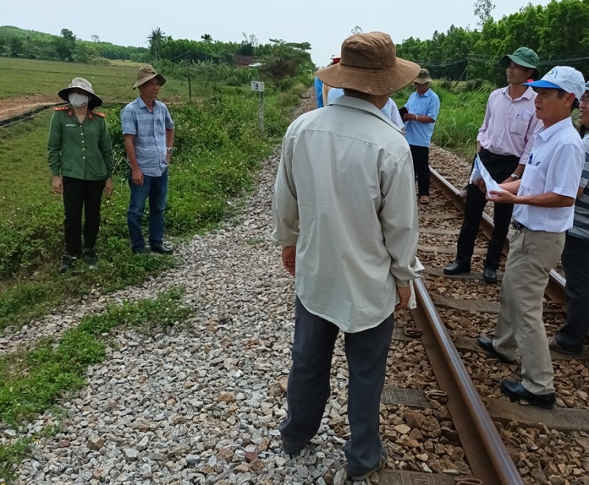 Kiểm tra định kỳ đường ngang, lối đi tự mở trên đường sắt Bắc – Nam qua địa phận tỉnh Quảng Ngãi