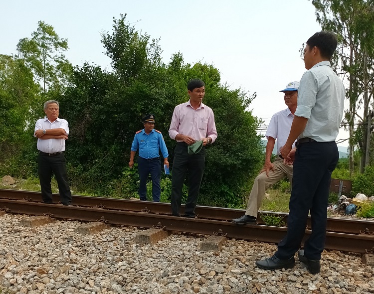 Tiếp tục tăng cường công tác đảm bảo trật tự an toàn giao thông và xử lý các lối đi tự mở qua đường sắt trên địa bàn tỉnh Quảng Ngãi