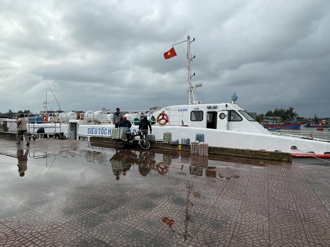 Chuẩn bị phương án đưa Nhân dân về huyện đảo Lý Sơn đón Tết Nguyên đán Giáp Thìn năm 2024 trong điều kiện thời tiết diễn biến xấu