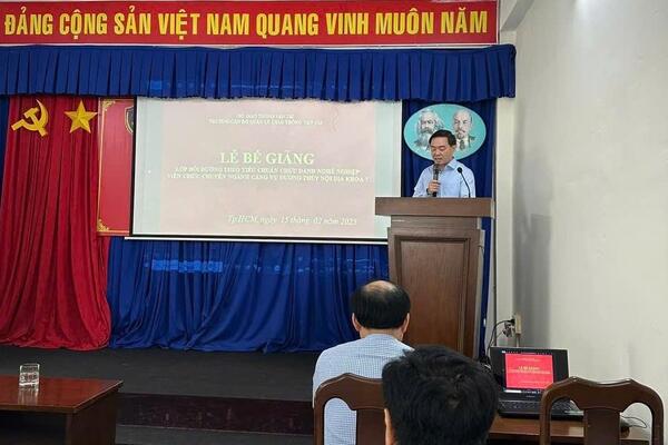 Ban Quản lý cử viên chức tham gia và hoàn thành khóa bồi dưỡng theo tiêu chuẩn chức danh nghề nghiệp viên chức chuyên ngành cảng vụ đường thuỷ nội địa (khoá 7)